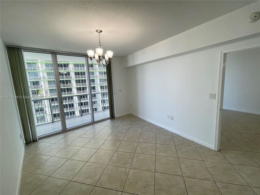 1750 N Bayshore Dr - Photo 3