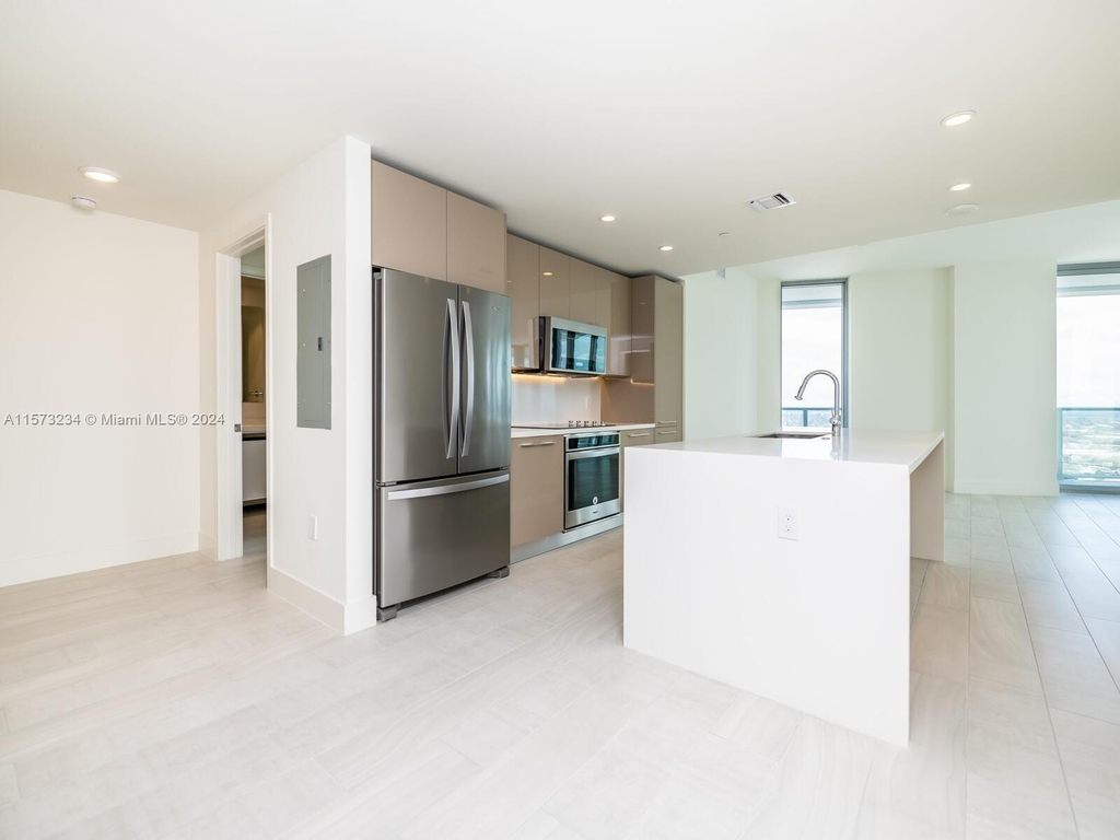 2000 Metropica Way - Photo 4