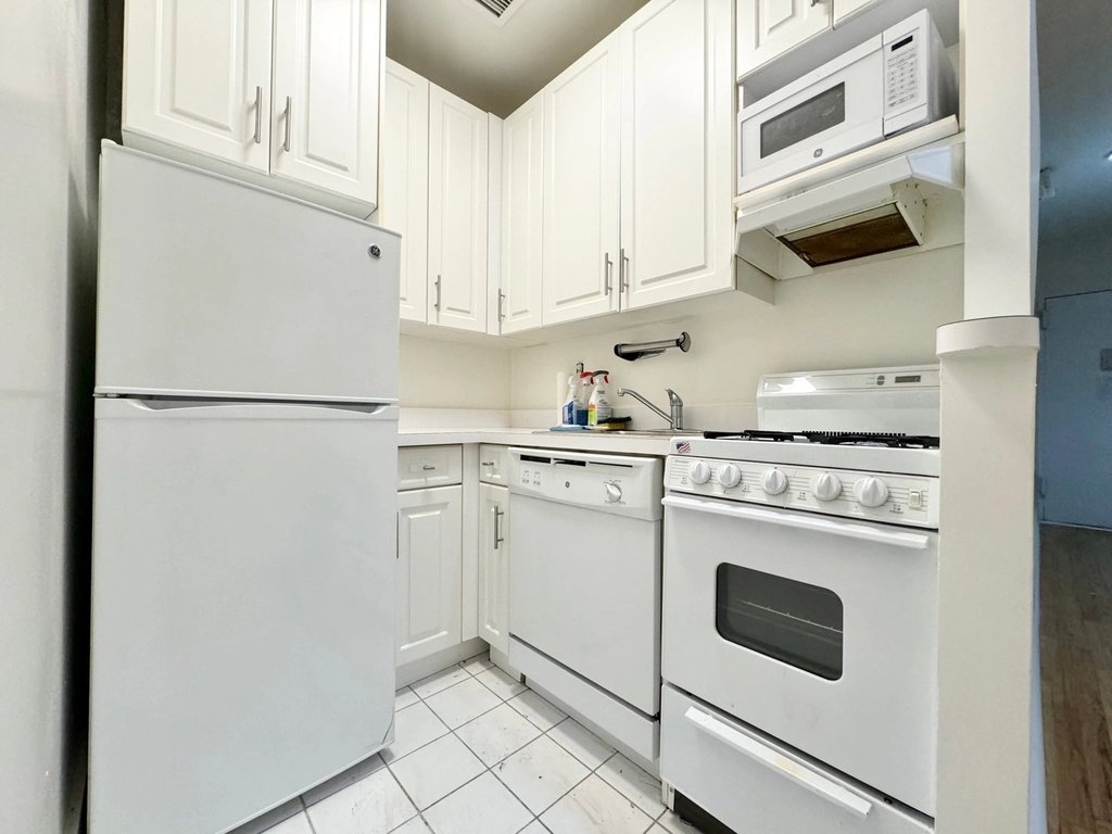 326 East 58th Street - Photo 1