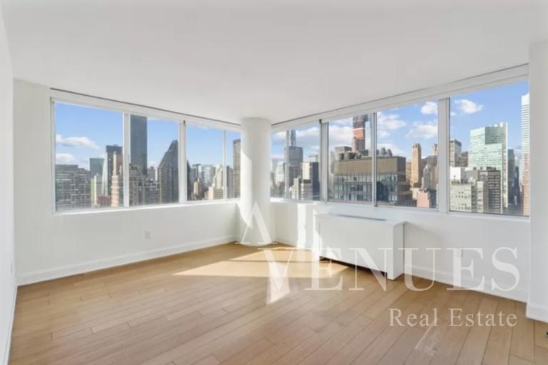 East 54th Street - Photo 1