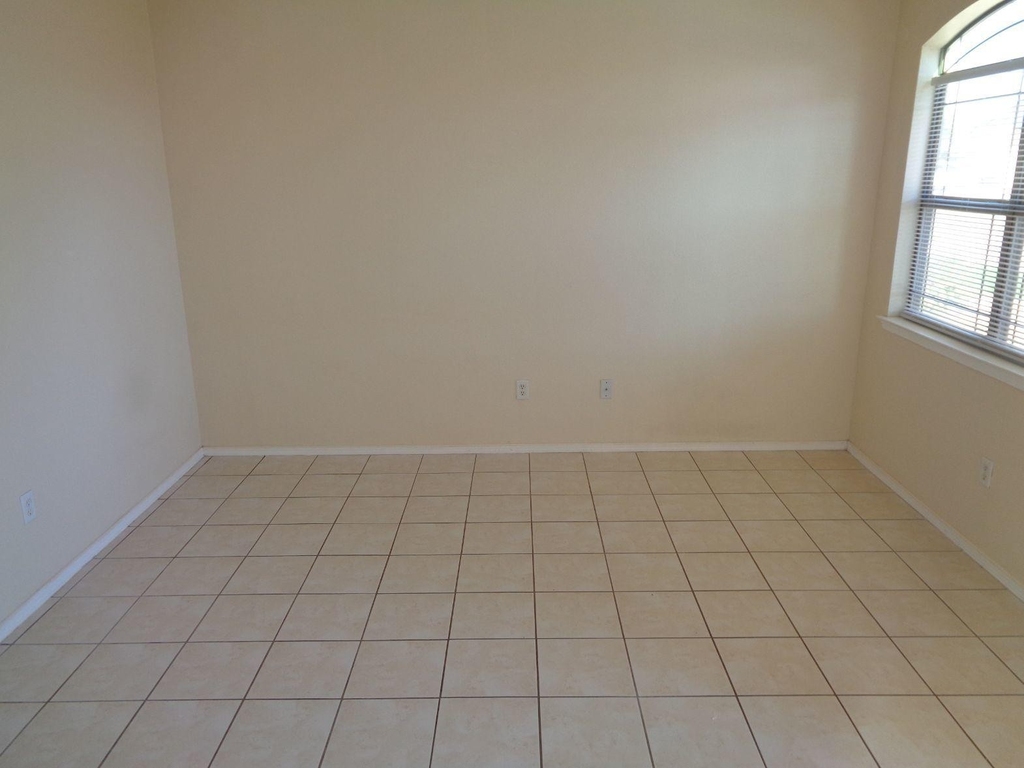 14721 Calhoun Drive - Photo 2