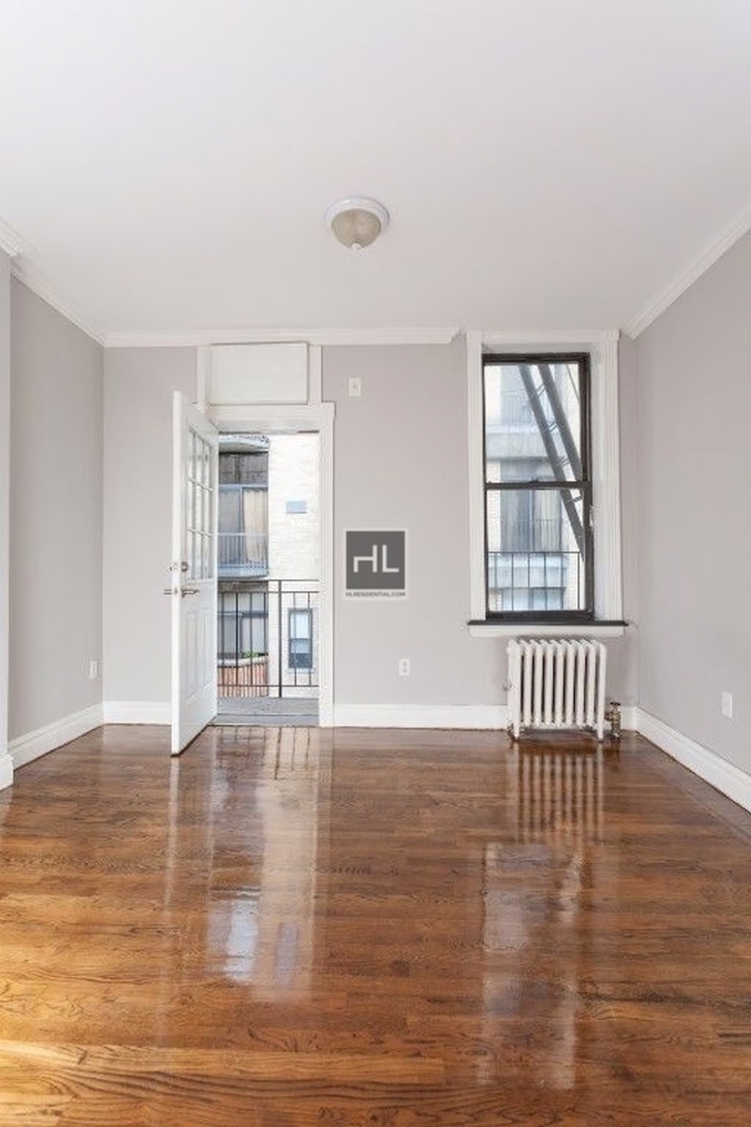 210 East 25th Street - Photo 4