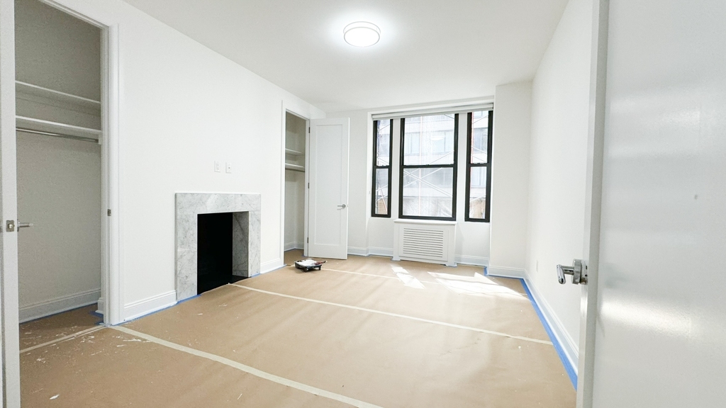 200 West 58th Street - Photo 3