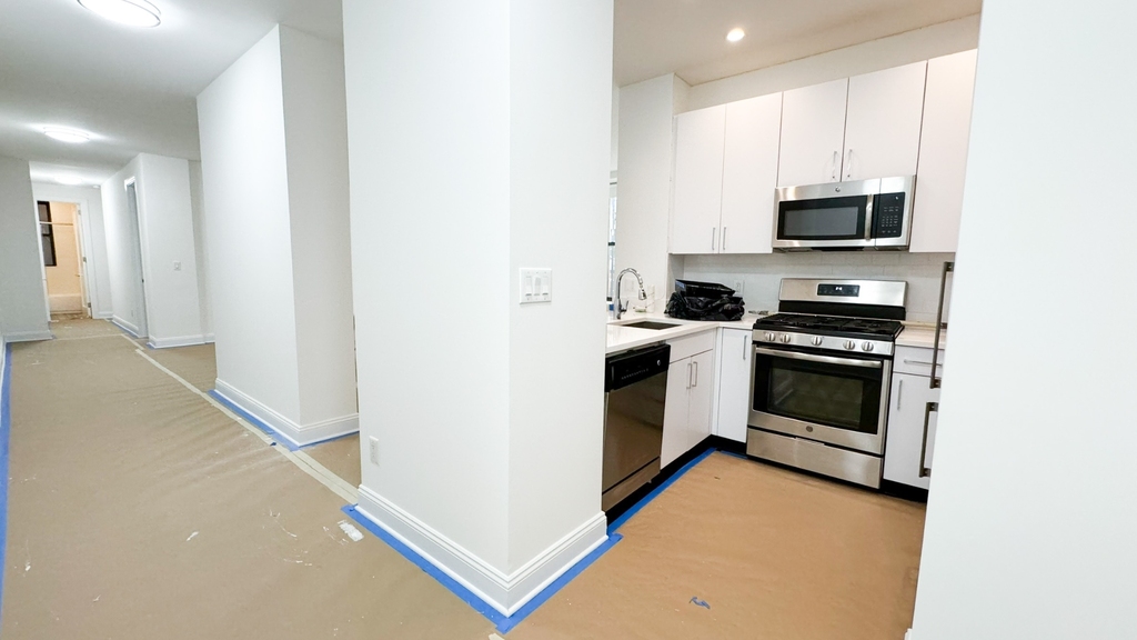 200 West 58th Street - Photo 5