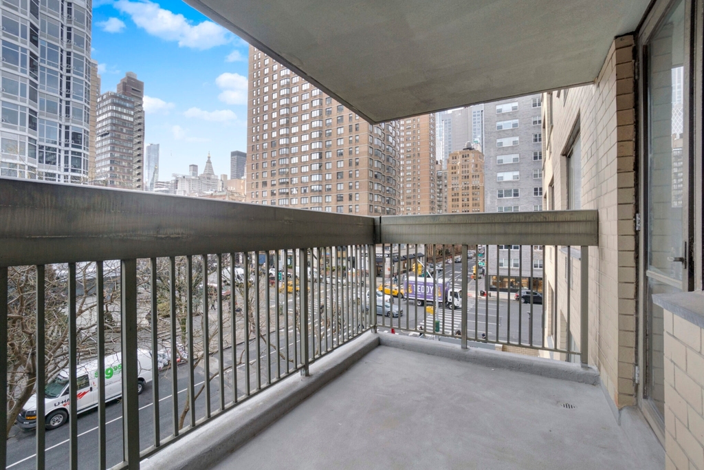 East 33rd Street - Photo 10