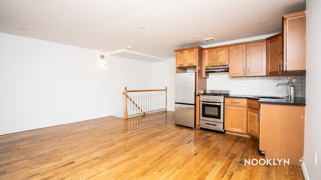 789 Greene Avenue - Photo 10