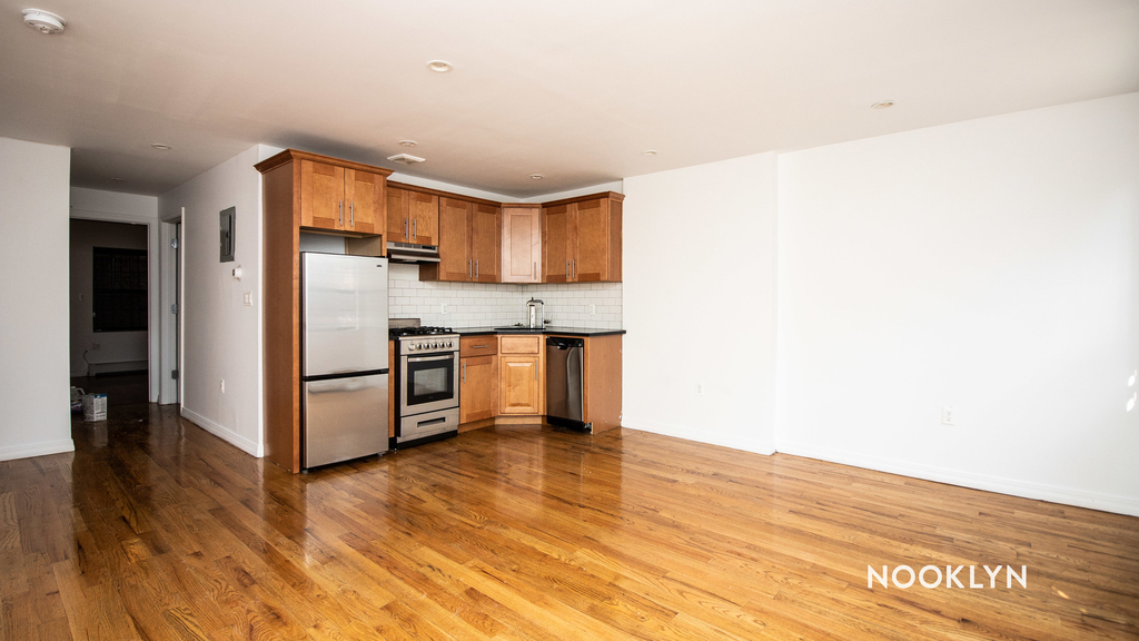 789 Greene Avenue - Photo 1