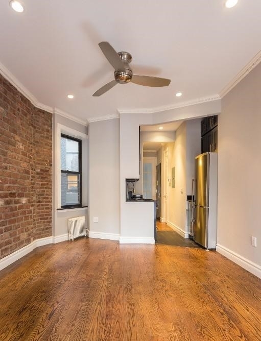 309 East 8th Street - Photo 2