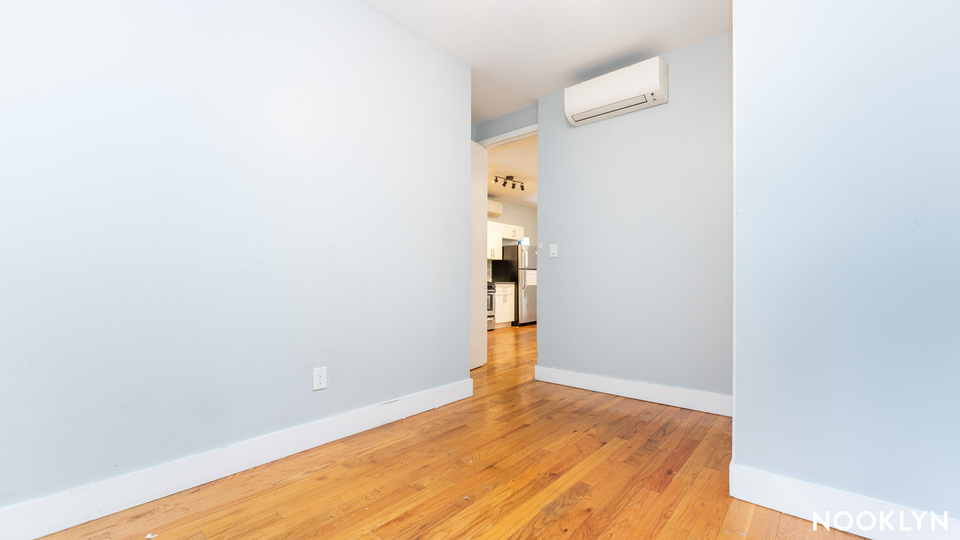 1425 Broadway - Photo 17