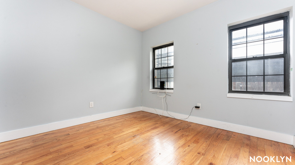 1425 Broadway - Photo 11