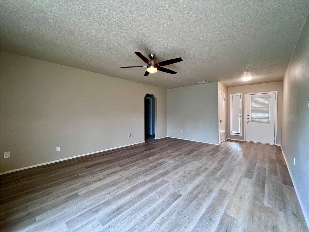 6101 Woodhue Dr - Photo 2