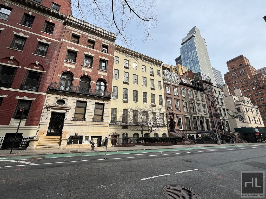 East 38 Street - Photo 8