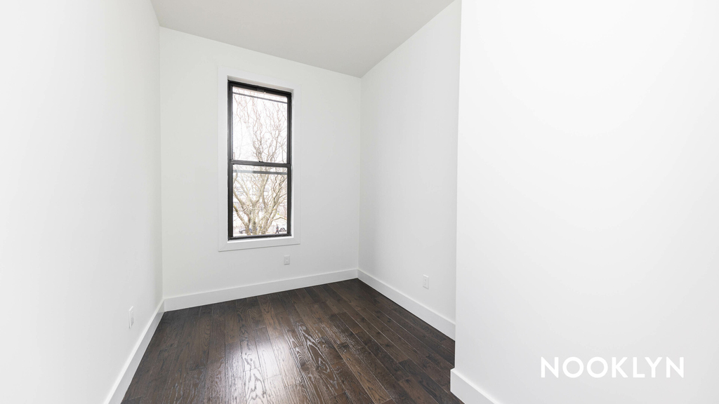 1114 Halsey St - Photo 12