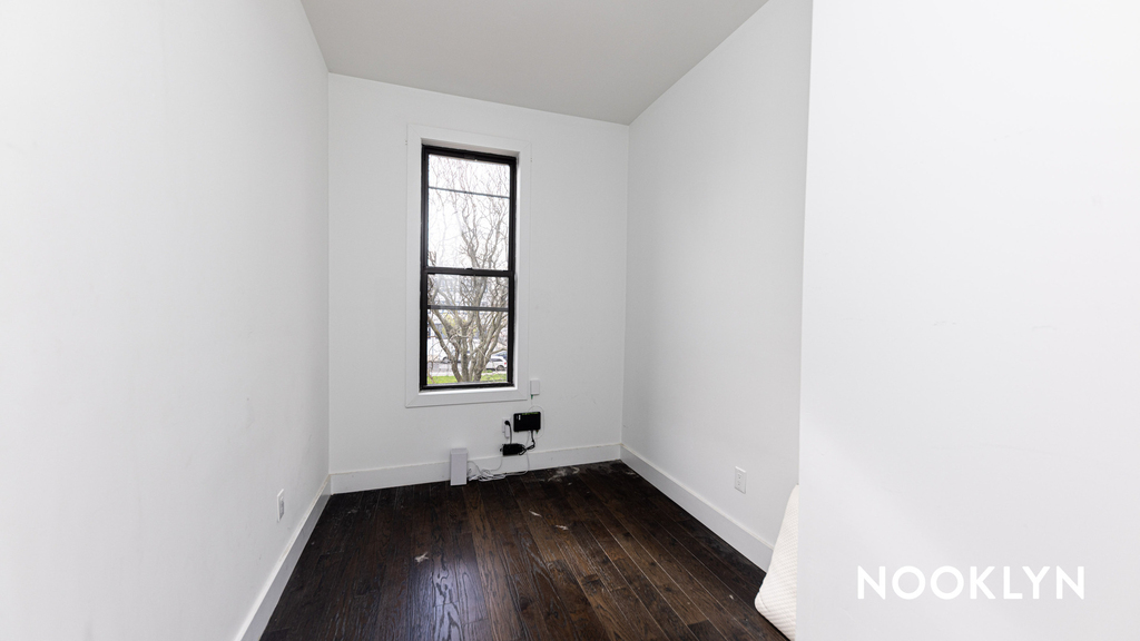 1114 Halsey St - Photo 18