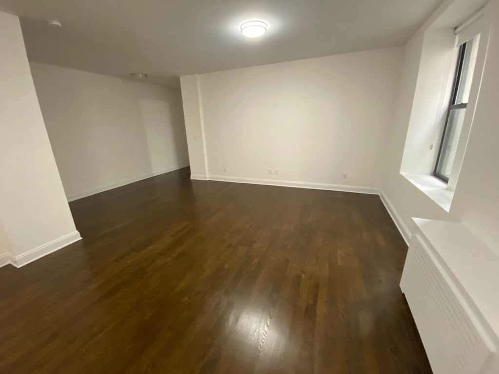 West 58th Street - Photo 6