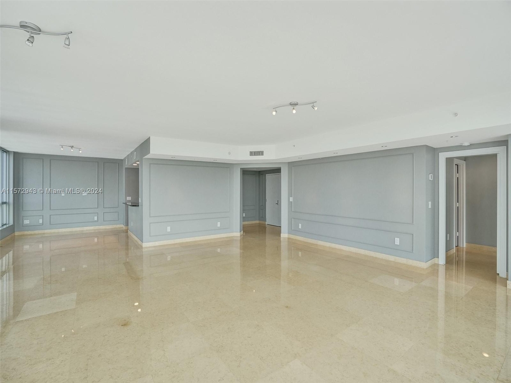 3535 S Ocean Dr - Photo 2