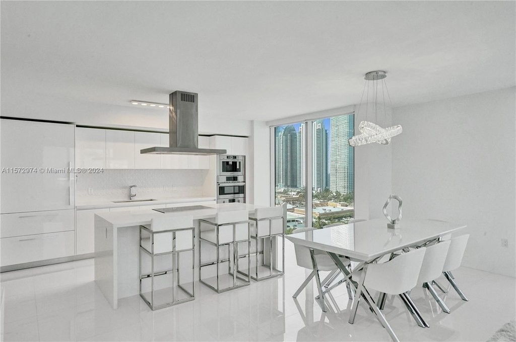 330 Sunny Isles Blvd - Photo 3