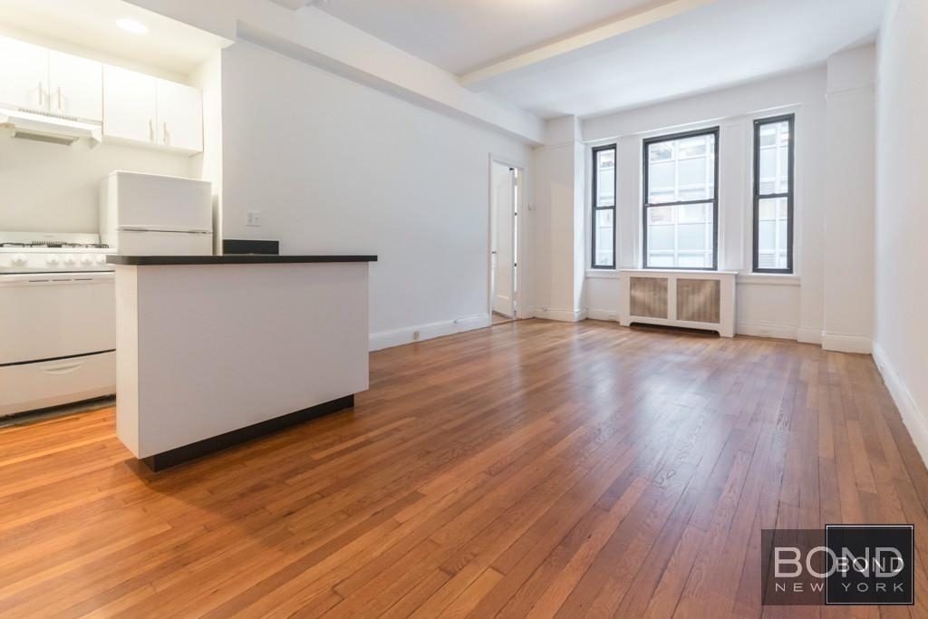 140 East 46th Street - Photo 2