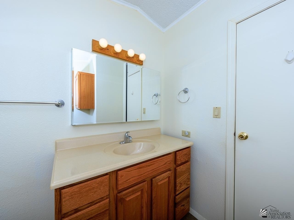 13509 E 49 Dr - Photo 22