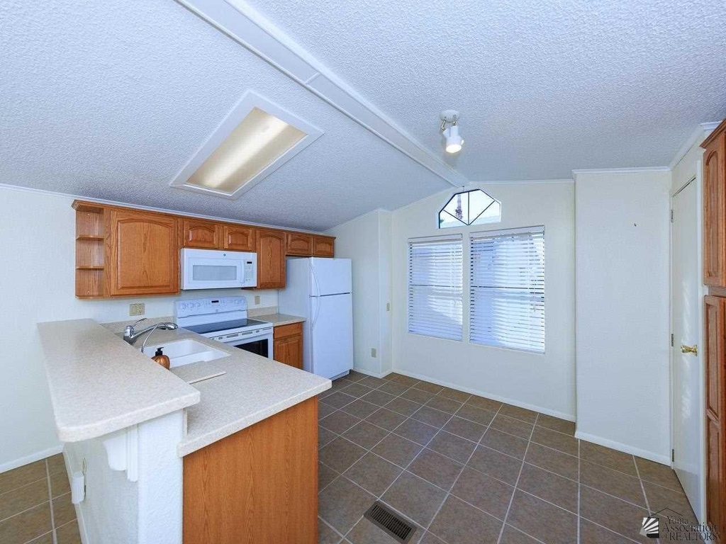 13509 E 49 Dr - Photo 15