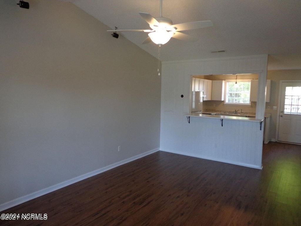 109 Creekview Drive - Photo 1