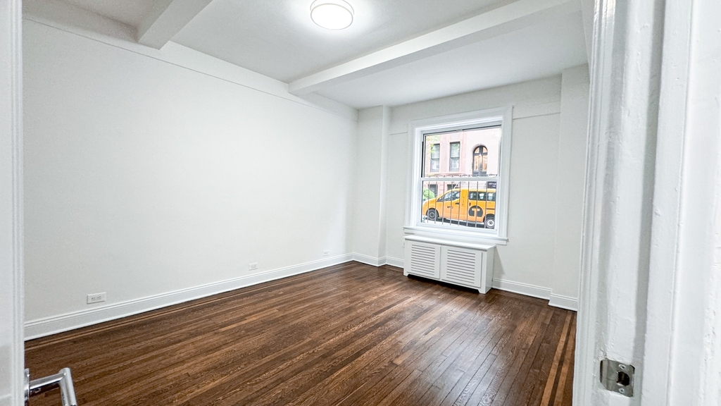 156 East 37th Street - Photo 7