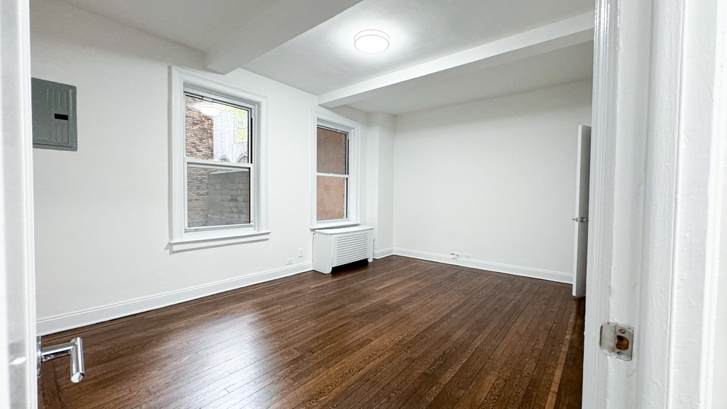 156 East 37th Street - Photo 5