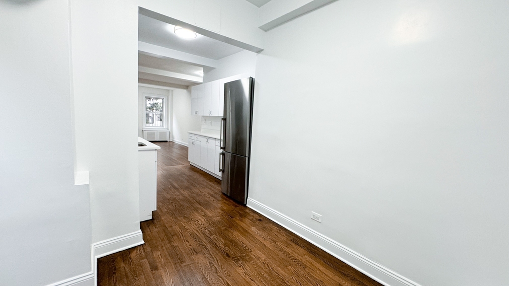 156 East 37th Street - Photo 4