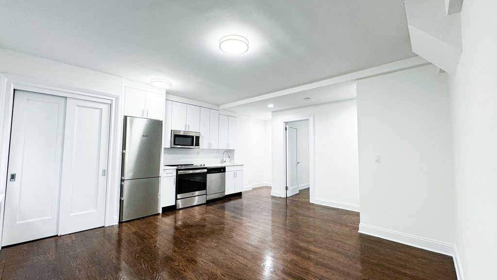 156 East 37th Street - Photo 1