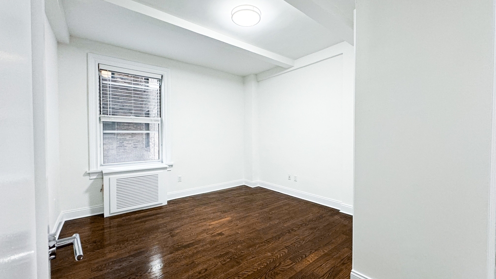 156 East 37th Street - Photo 2