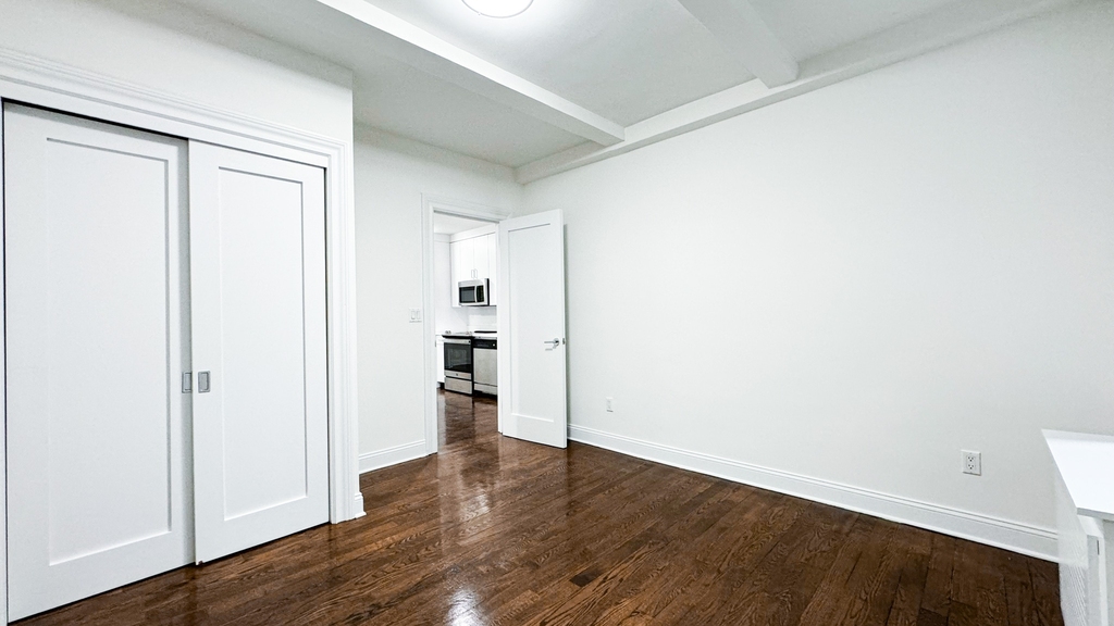 156 East 37th Street - Photo 3