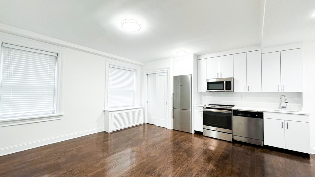 156 East 37th Street - Photo 0