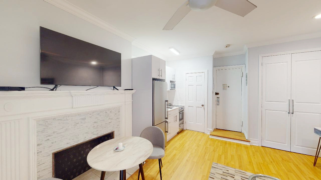 223 West 70th Street - Photo 9