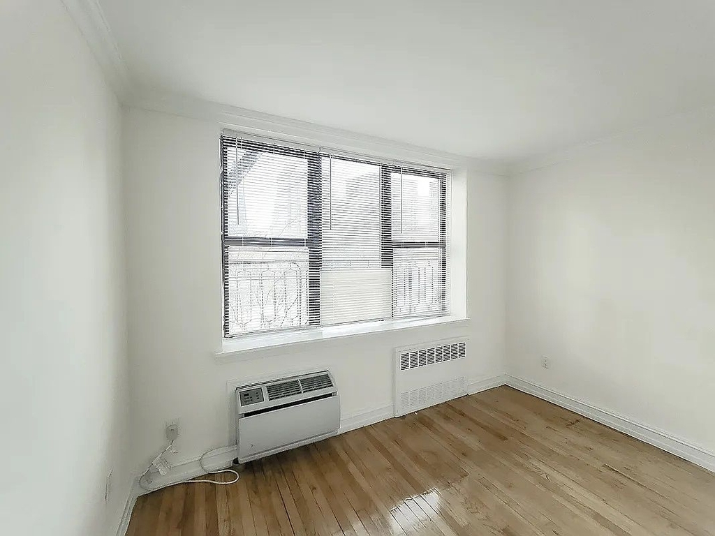 238 East 36th Street - Photo 4