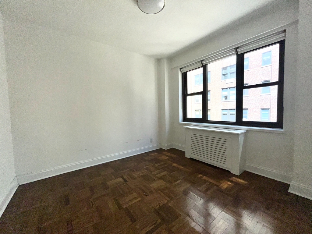 405 East 56th Street - Photo 5