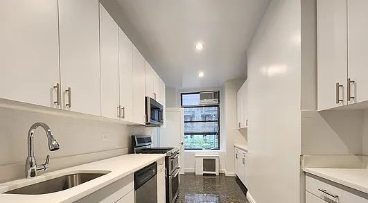 200 West 58th Street - Photo 4