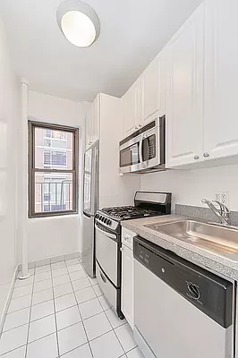 124 East 24th Street - Photo 5