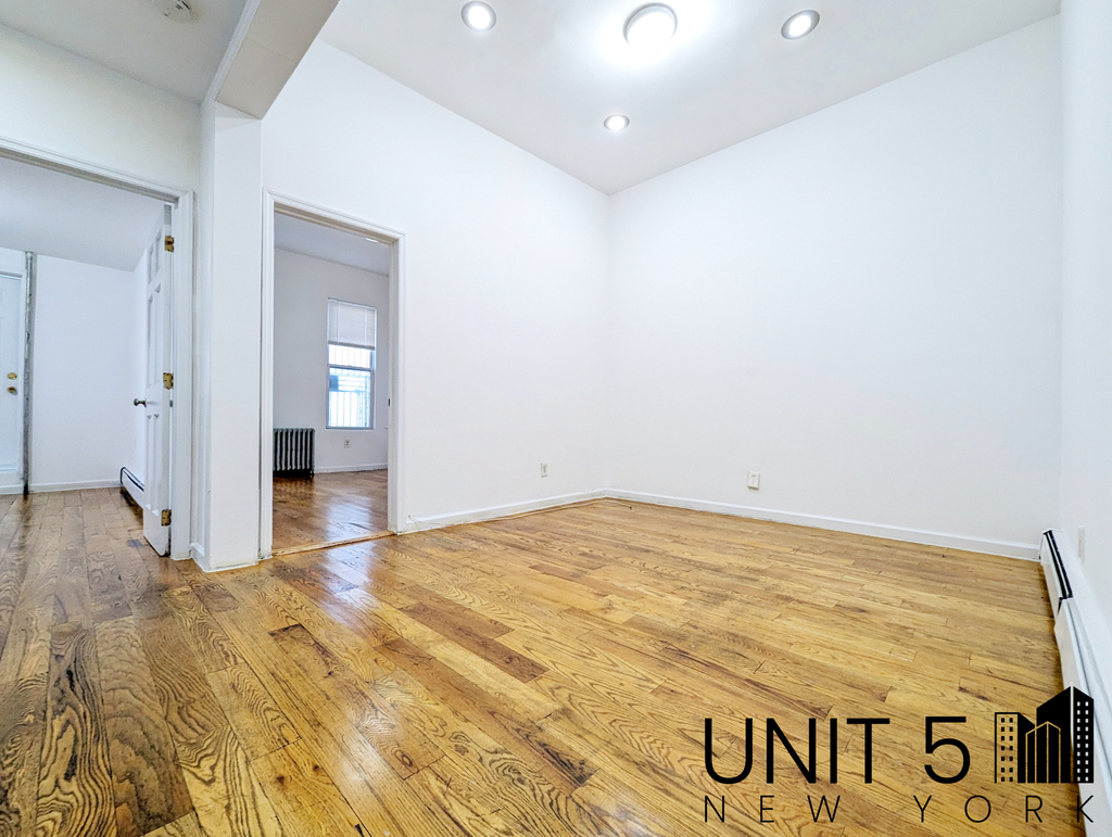 901 Willoughby Avenue - Photo 2