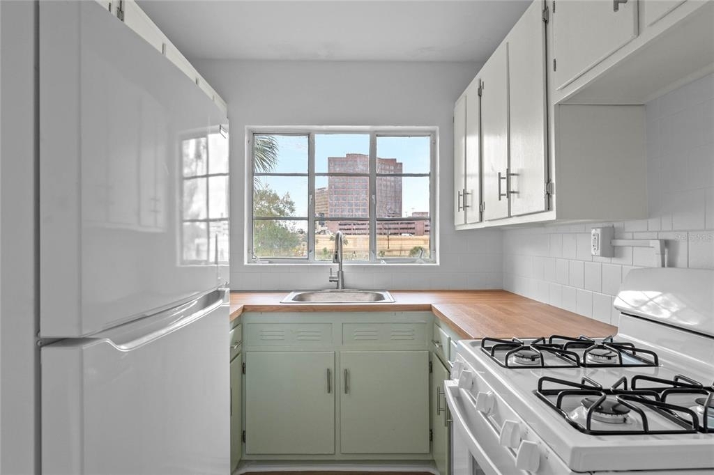 306 Lakeview Street - Photo 5