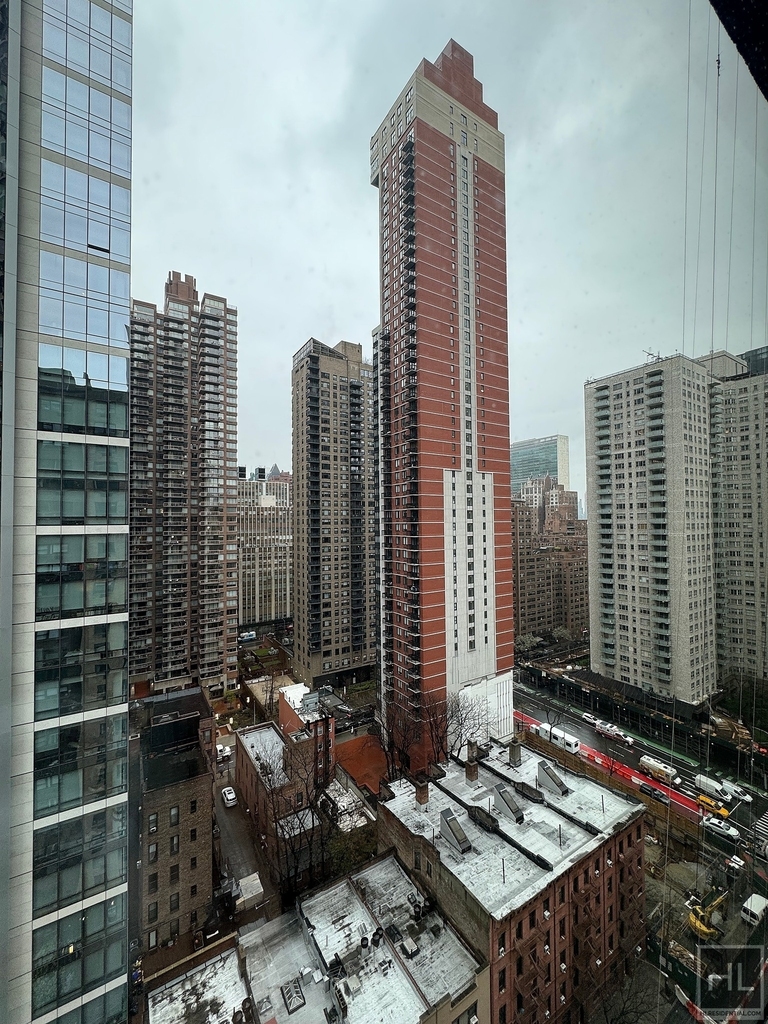 East 39th Street - Photo 7