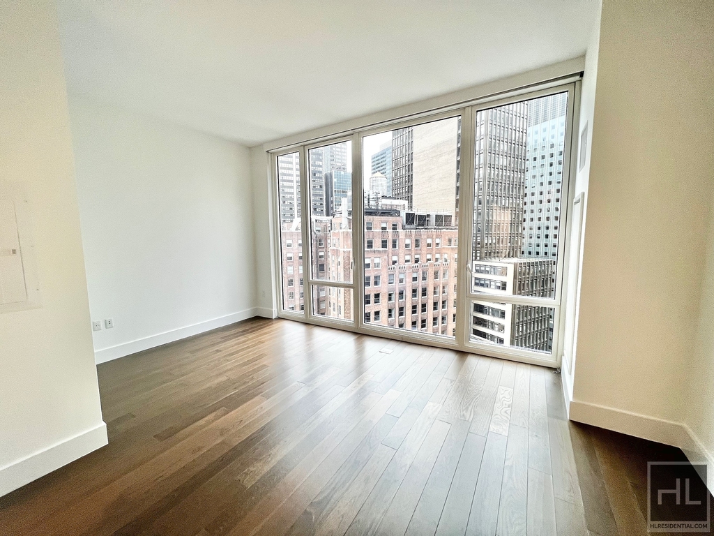 East 44th Street - Photo 2