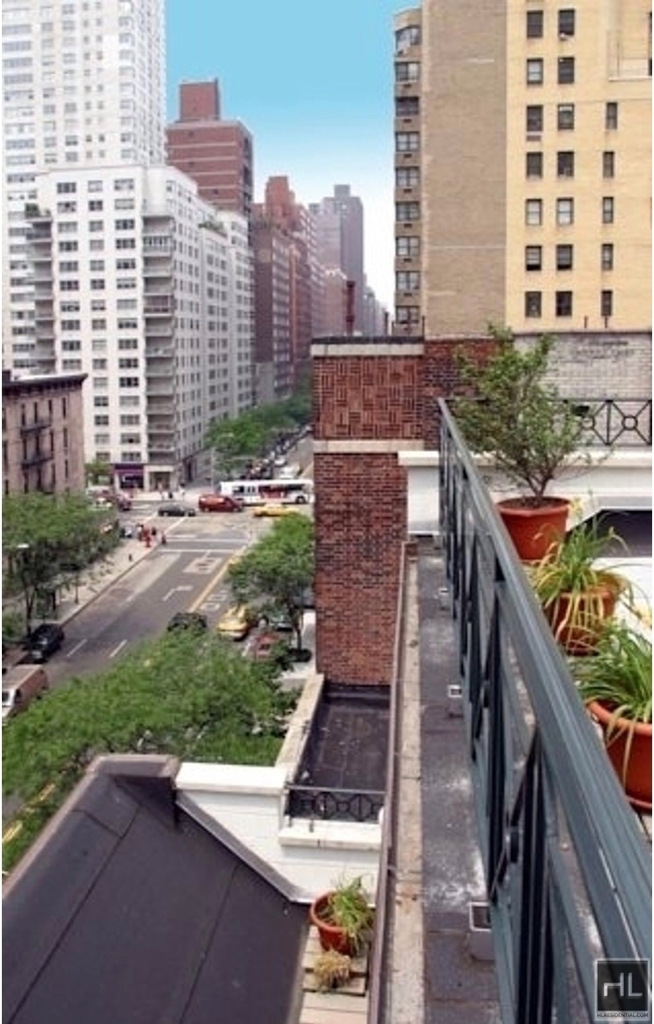 East 72nd Street - Photo 9