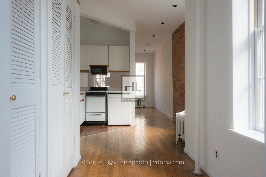 East 85th Street - Photo 2