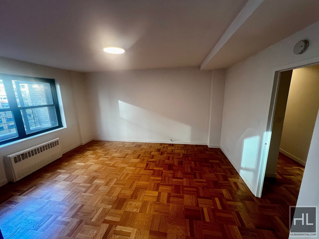 East 55 Street - Photo 17