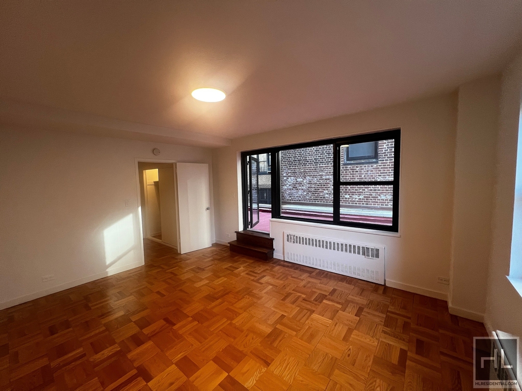 East 55 Street - Photo 19