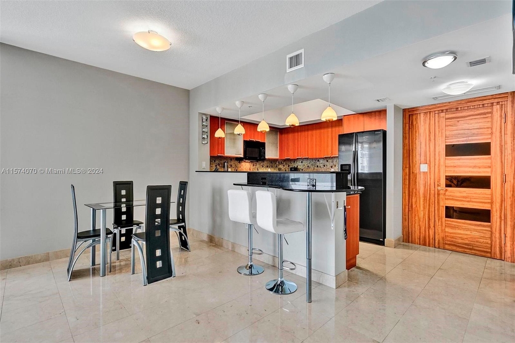 16699 Collins Ave - Photo 4