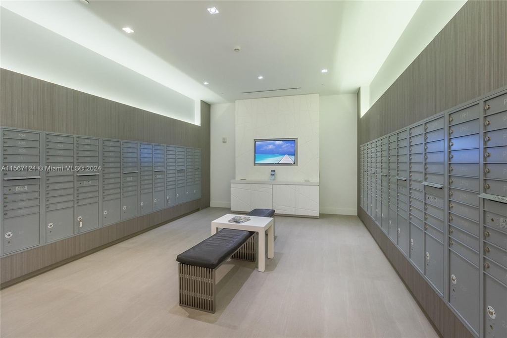 17111 Biscayne Blvd - Photo 1