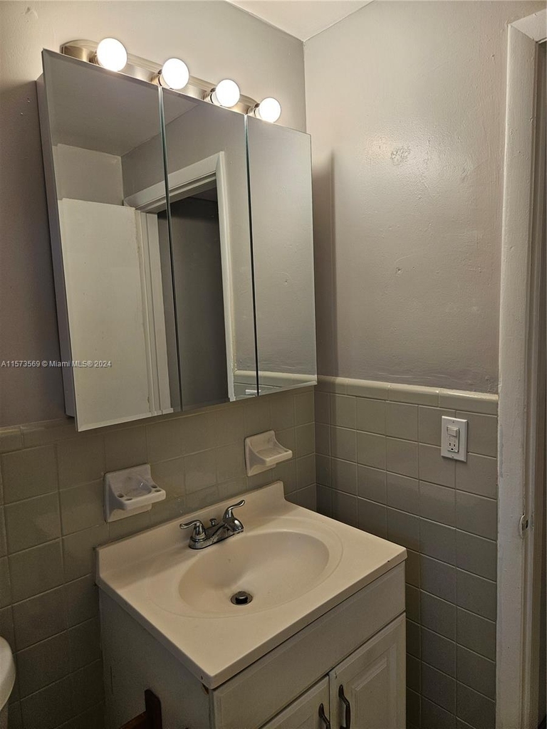 2201 Ne 172nd St - Photo 14