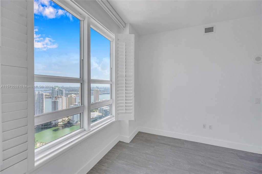 950 Brickell Bay Dr - Photo 17