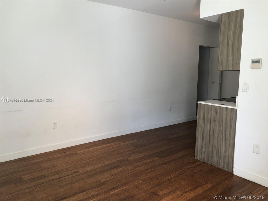 557 Michigan Ave - Photo 17